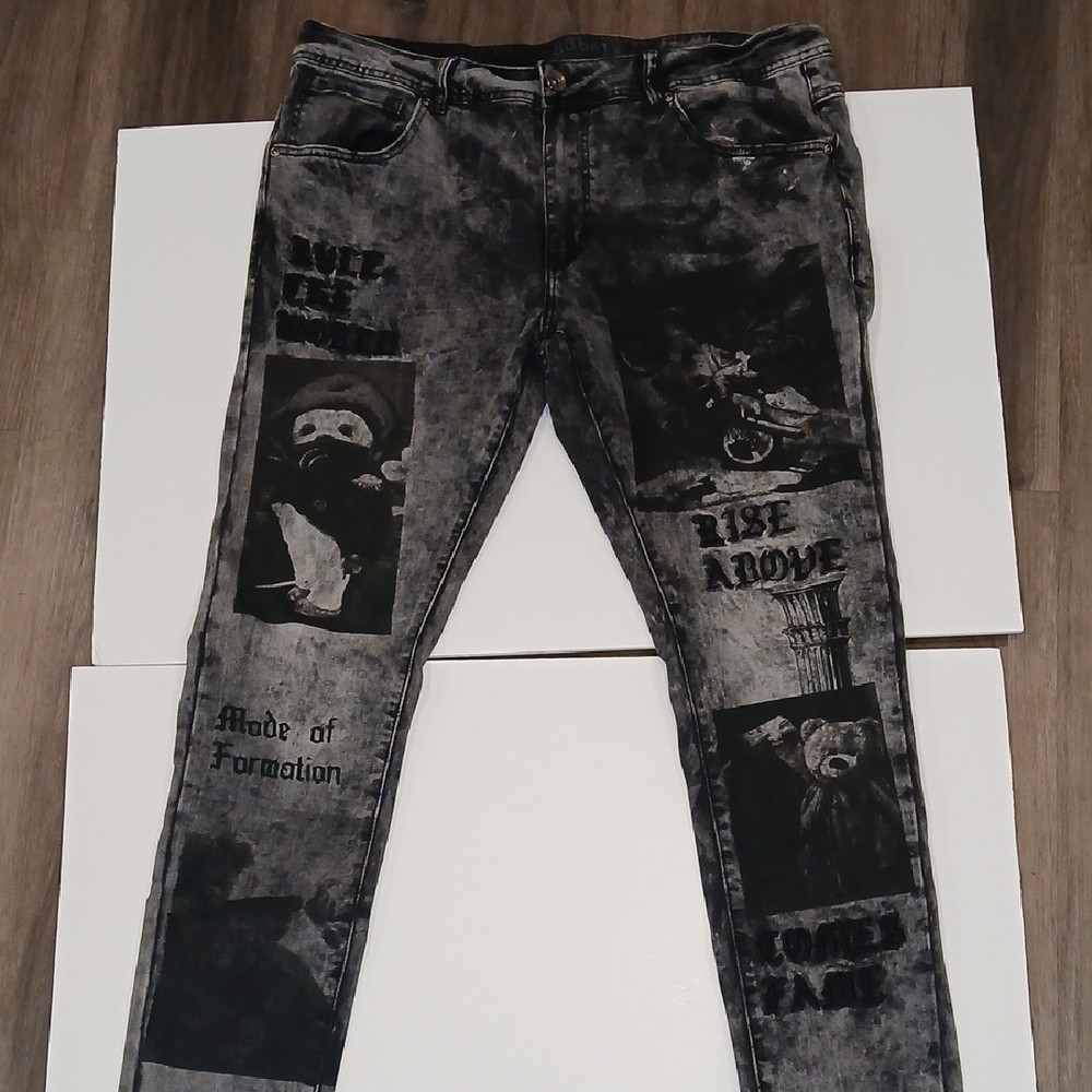 Men's Distressed Graphic Skinny Jeans